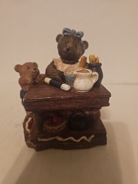Vintage M.V.P. Designs Poly Bears Playing Mother /Son Bear Baking Resin Figurine